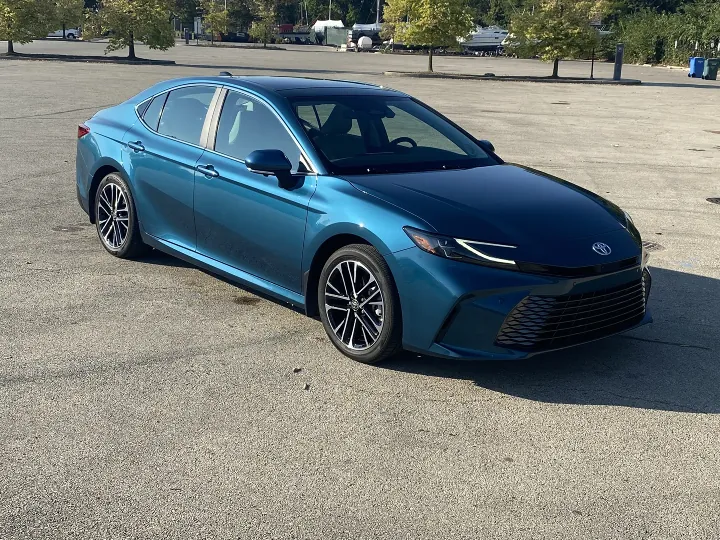 Toyota Camry XLE Hybrid 2024